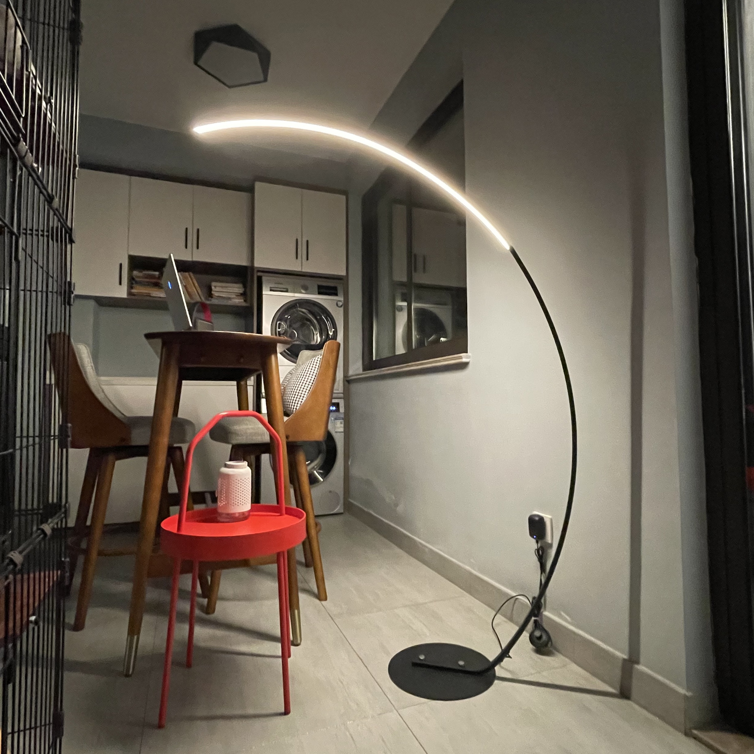 Arc Shaped Nordic Aluminum LED Floor Lamp with Metal Shade for Living Room by Remote Control