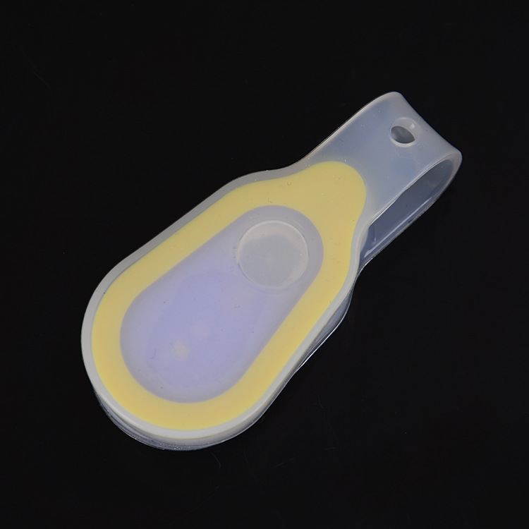 Detailed view of running light 9