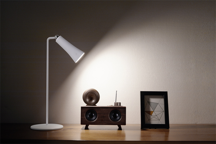 New Design Multi-function Wall Mount Clip-on Bedroom Table Lamp 4 in 1 Rechargeable Eye Caring Desk Lamp with Magnetic Suction