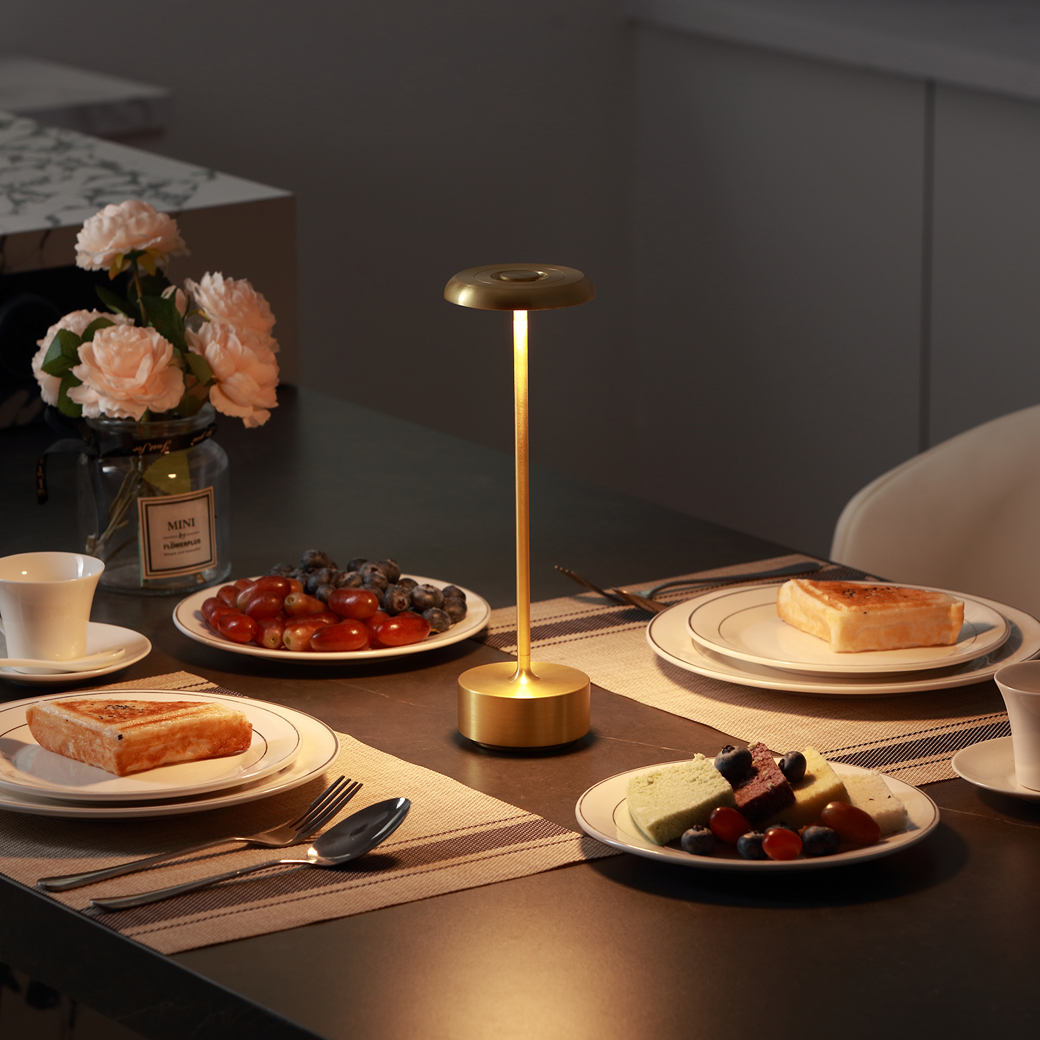 Modern Vintage LED Bedside Table Lamp Aluminum Oxidation Finish 3 Level Brightness Dimmable Battery-Powered Novelty for Home