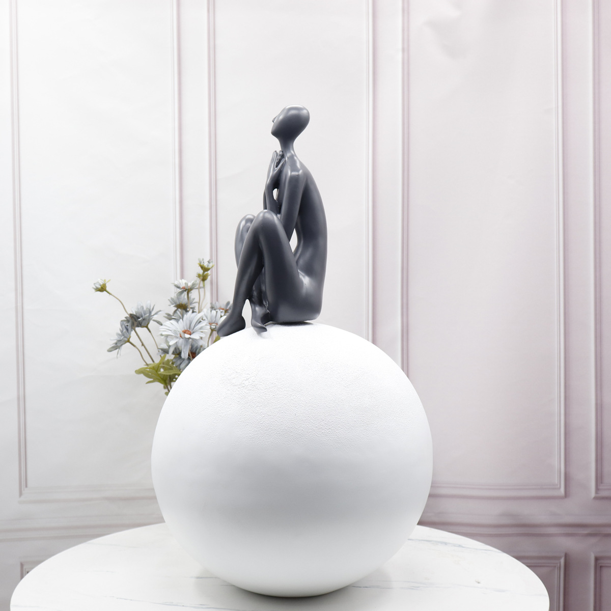 Modern and Simple Nordic Indoor LED Table Lamp High-quality Spherical Portrait Sculpture Made of Resin Factory Direct Sales