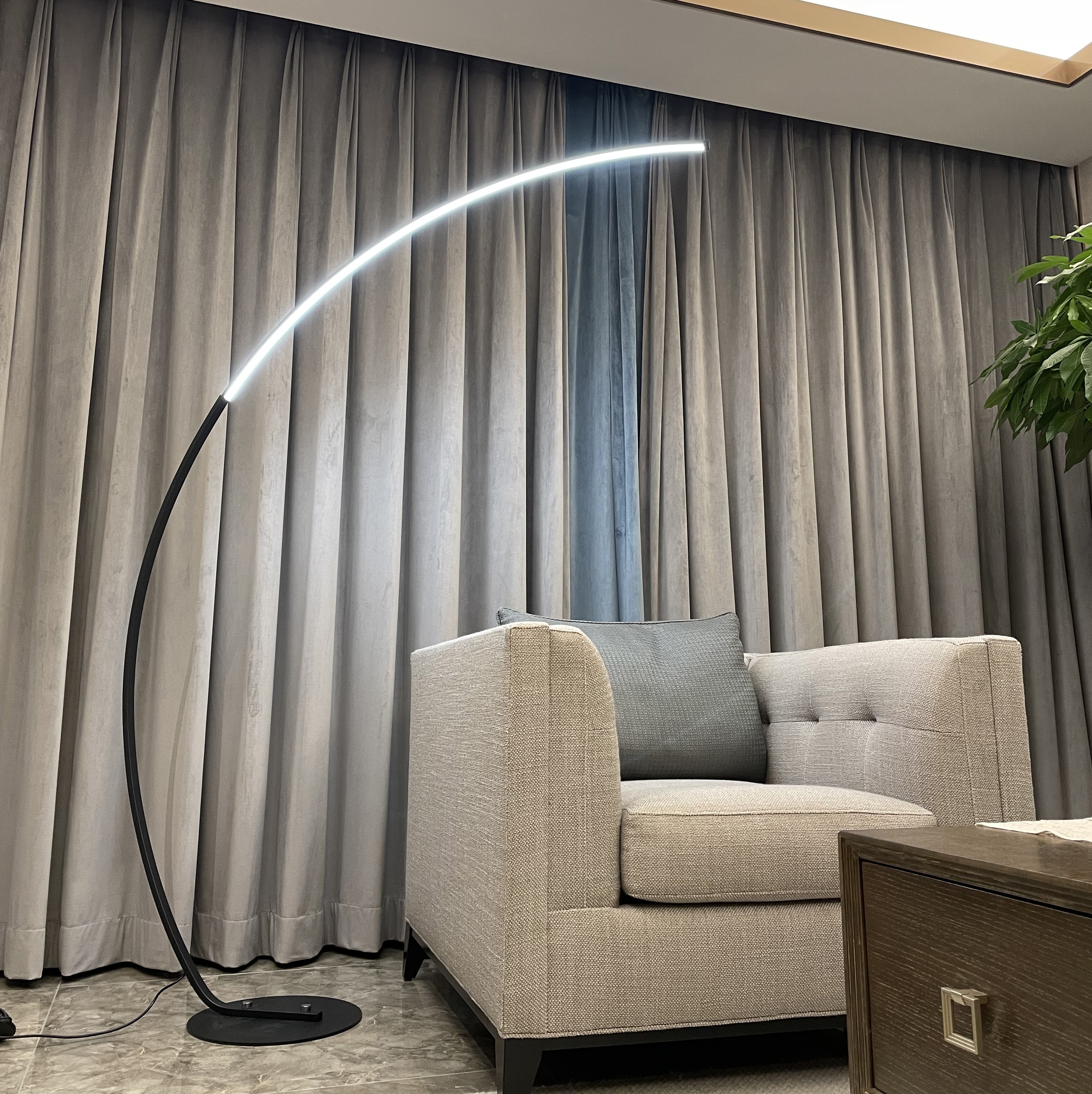 Arc Shaped Nordic Aluminum LED Floor Lamp with Metal Shade for Living Room by Remote Control