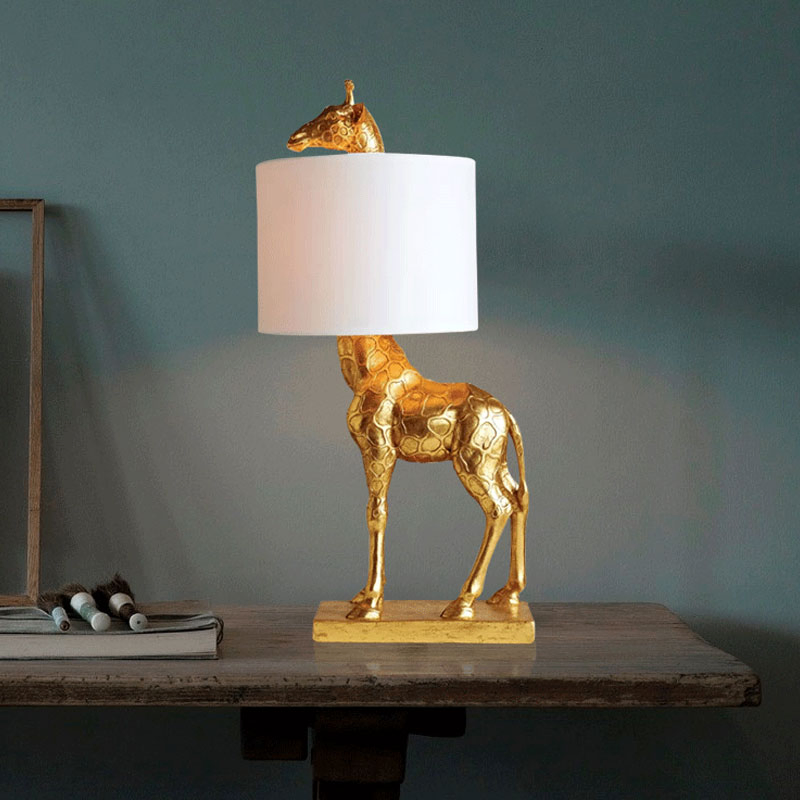 Resin Giraffe Creative Table Lamps for Chirldren's Bedroom Study Table Light (WH-MTB-268)