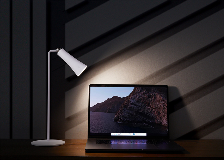 New Design Multi-function Wall Mount Clip-on Bedroom Table Lamp 4 in 1 Rechargeable Eye Caring Desk Lamp with Magnetic Suction