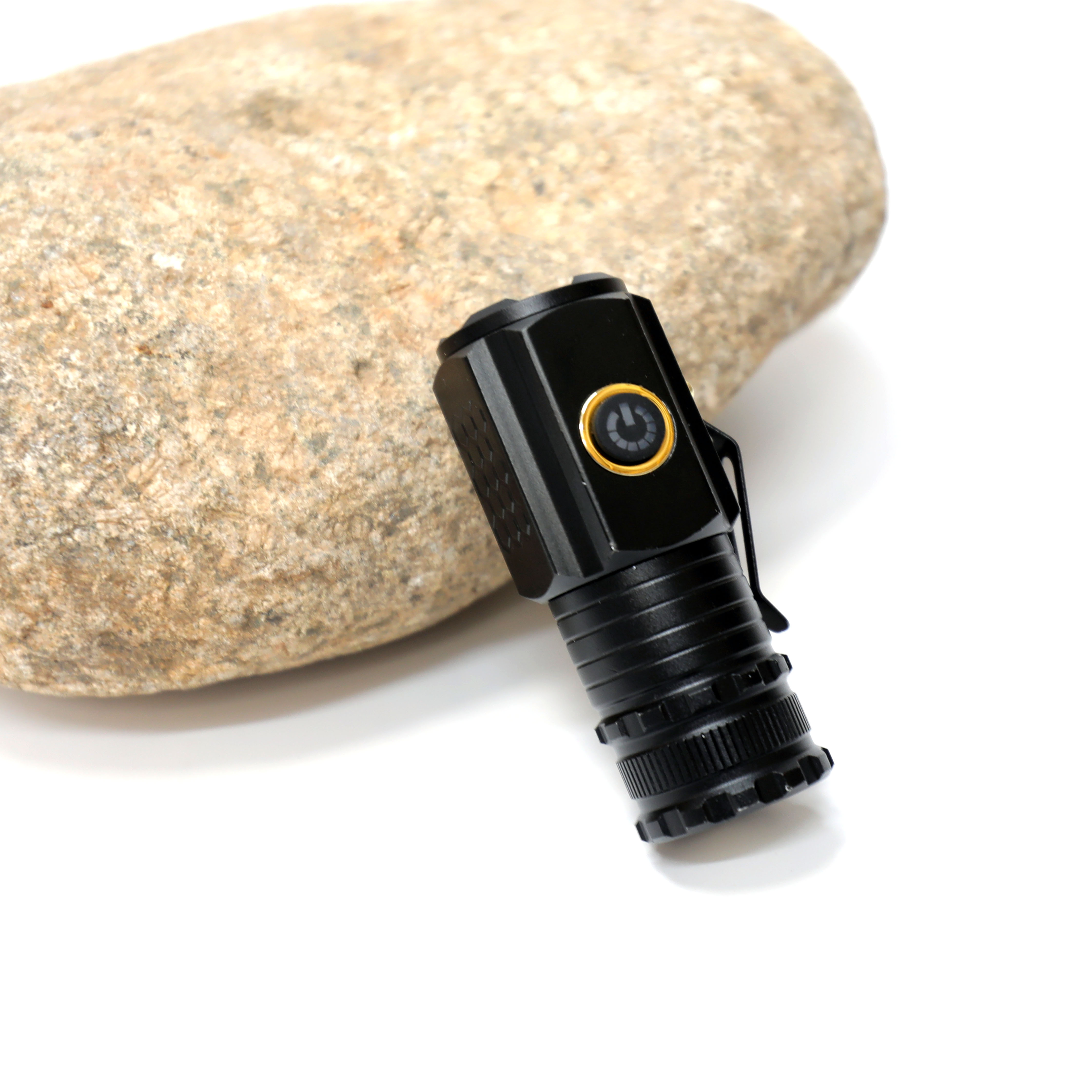 Under-mounted strobe flashlight performance
