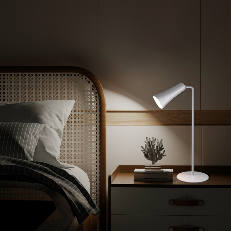 New Design Multi-function Wall Mount Clip-on Bedroom Table Lamp 4 in 1 Rechargeable Eye Caring Desk Lamp with Magnetic Suction