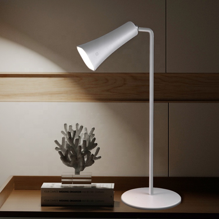 New Design Multi-function Wall Mount Clip-on Bedroom Table Lamp 4 in 1 Rechargeable Eye Caring Desk Lamp with Magnetic Suction
