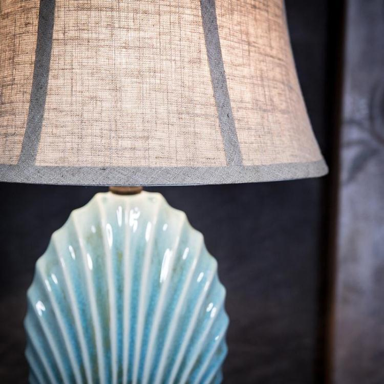 Timeless Vintage Ceramic Table Lamp for Cozy Bedroom Decor