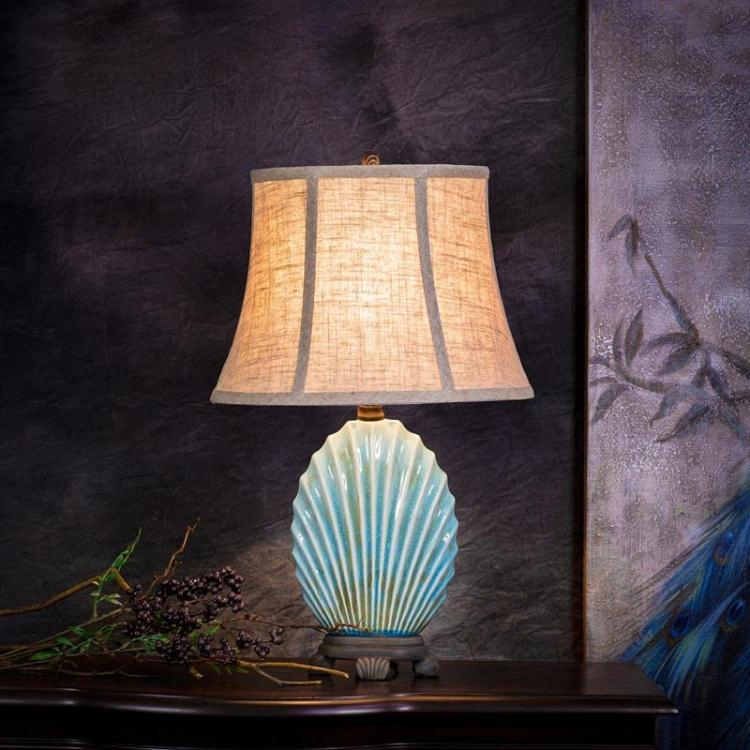 Timeless Vintage Ceramic Table Lamp for Cozy Bedroom Decor