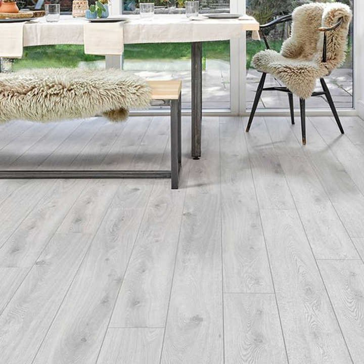 Soundproof Laminate Flooring for Apartments with Cork Underlay (8mm Thickness, Low VOC)