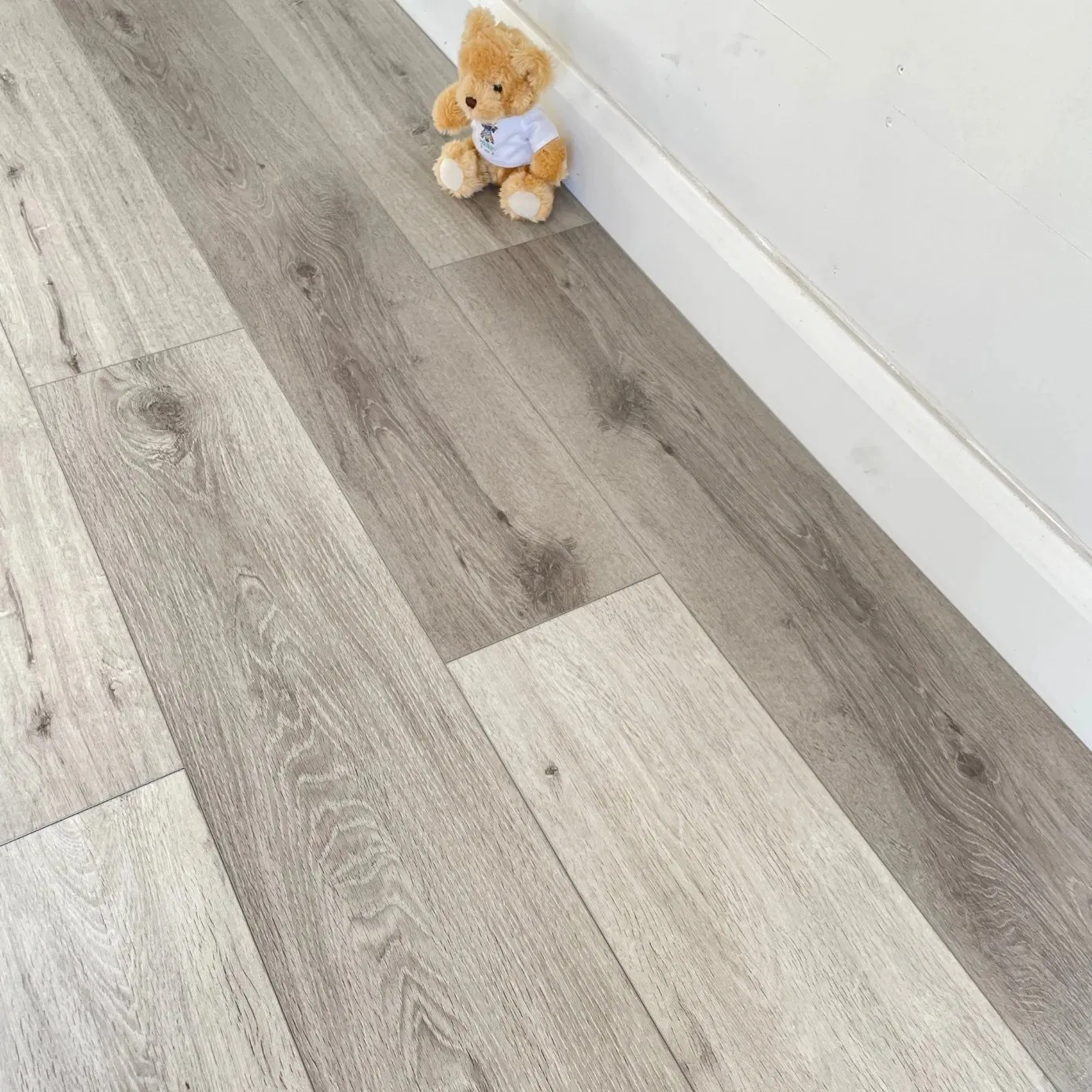 High-Quality Spc Hybrid Click System Light Grey Oak Wood Effect Waterproof Luxury PVC Vinyl Rigid Flooring Planks