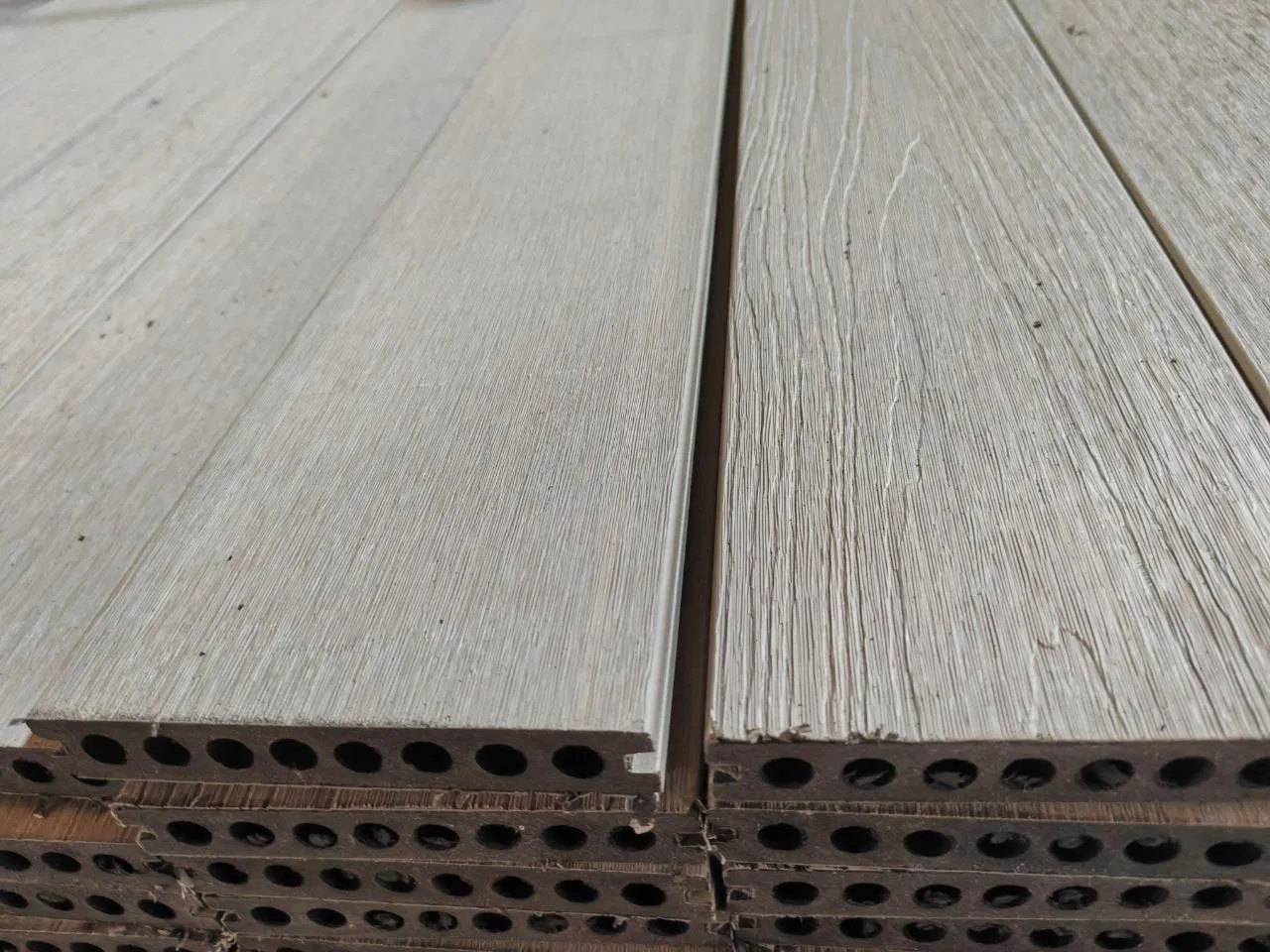 Outdoor Stylish WPC Decking: Slip-Resistant with 100% Recycled Wood Plastic Materials