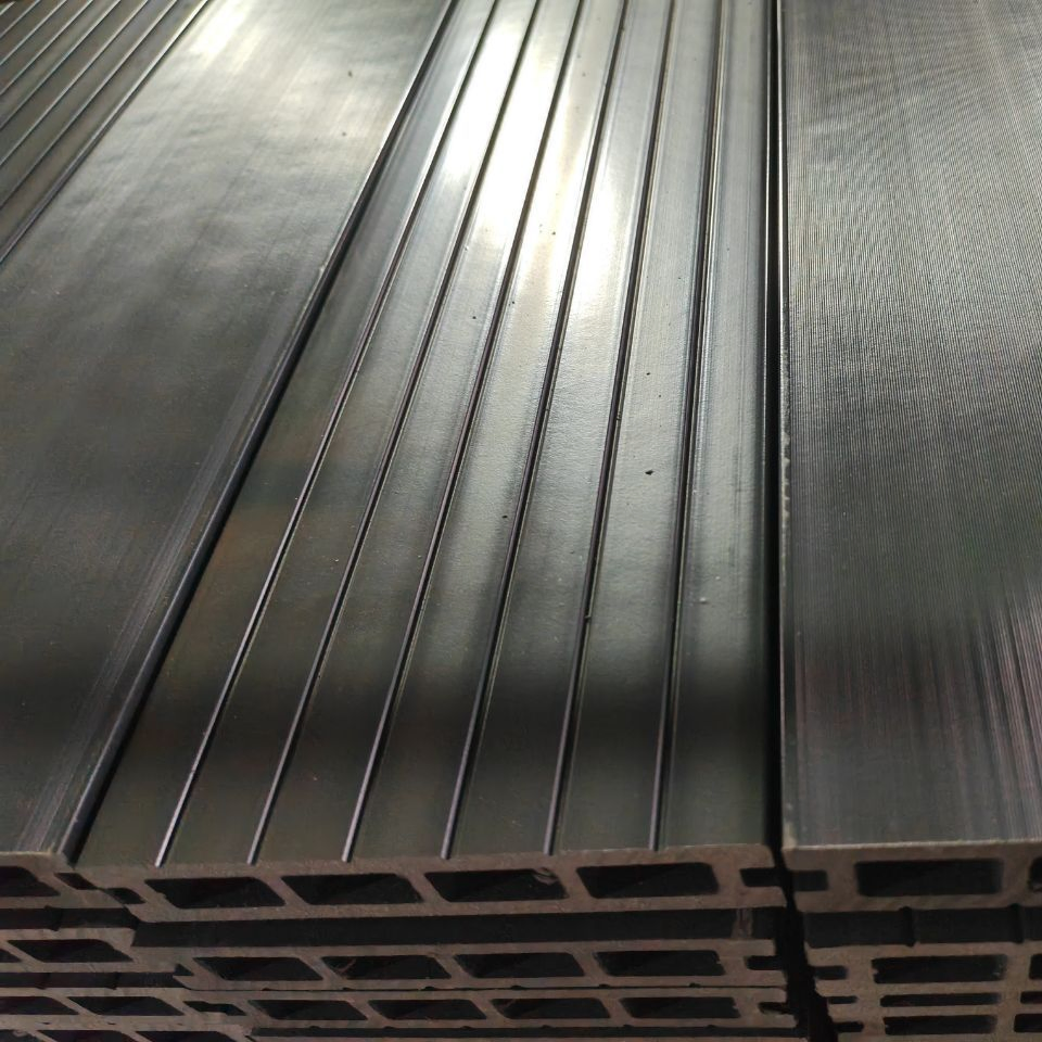 Outdoor Stylish WPC Decking: Slip-Resistant with 100% Recycled Wood Plastic Materials