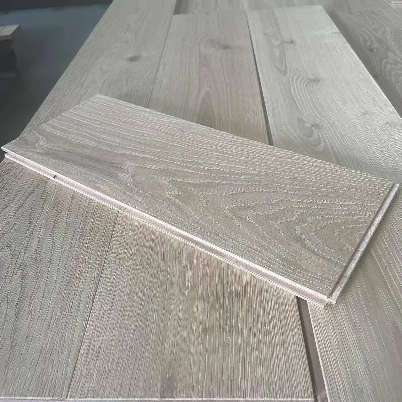 Luxury Engineered Oak Flooring Waterproof Wooden Solid Wood Engineered Hardwood Flooring