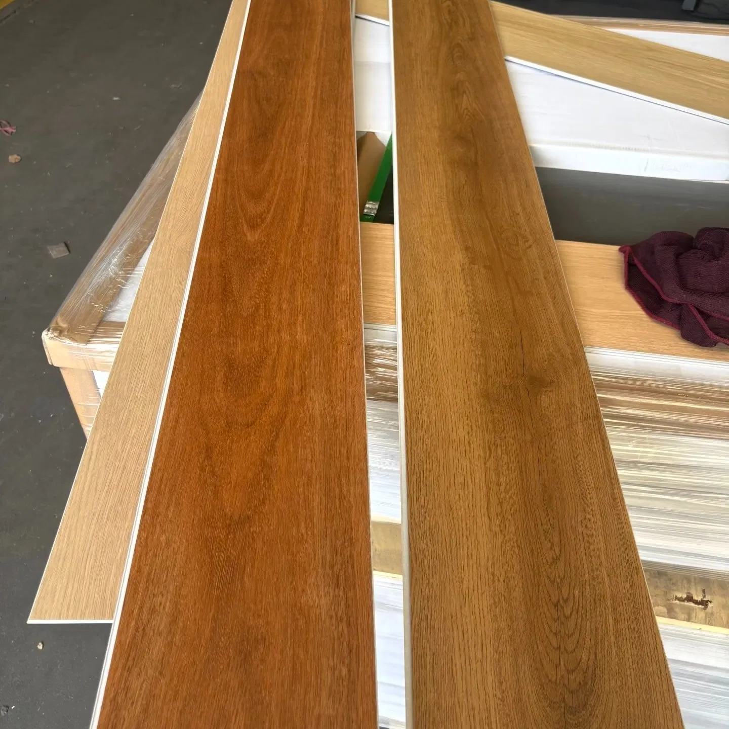 Best Wood Effect Natural Spc Vinyl Plastic Plank for Home Decoration