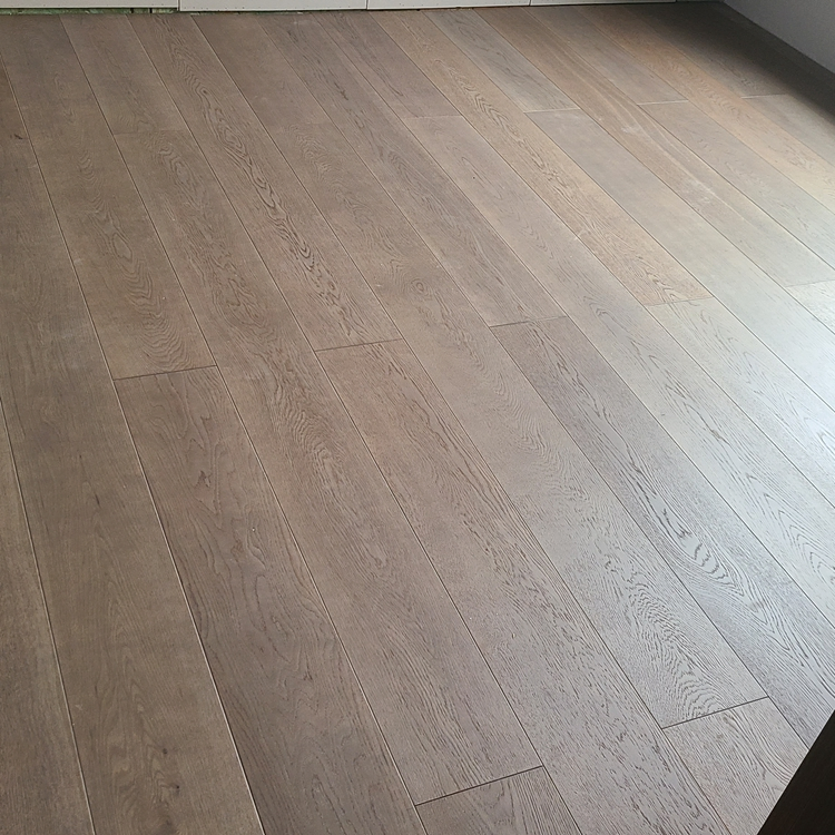 Modern Design Click Ock Low Voc Oak Wood Look Textured Laminate Flooring