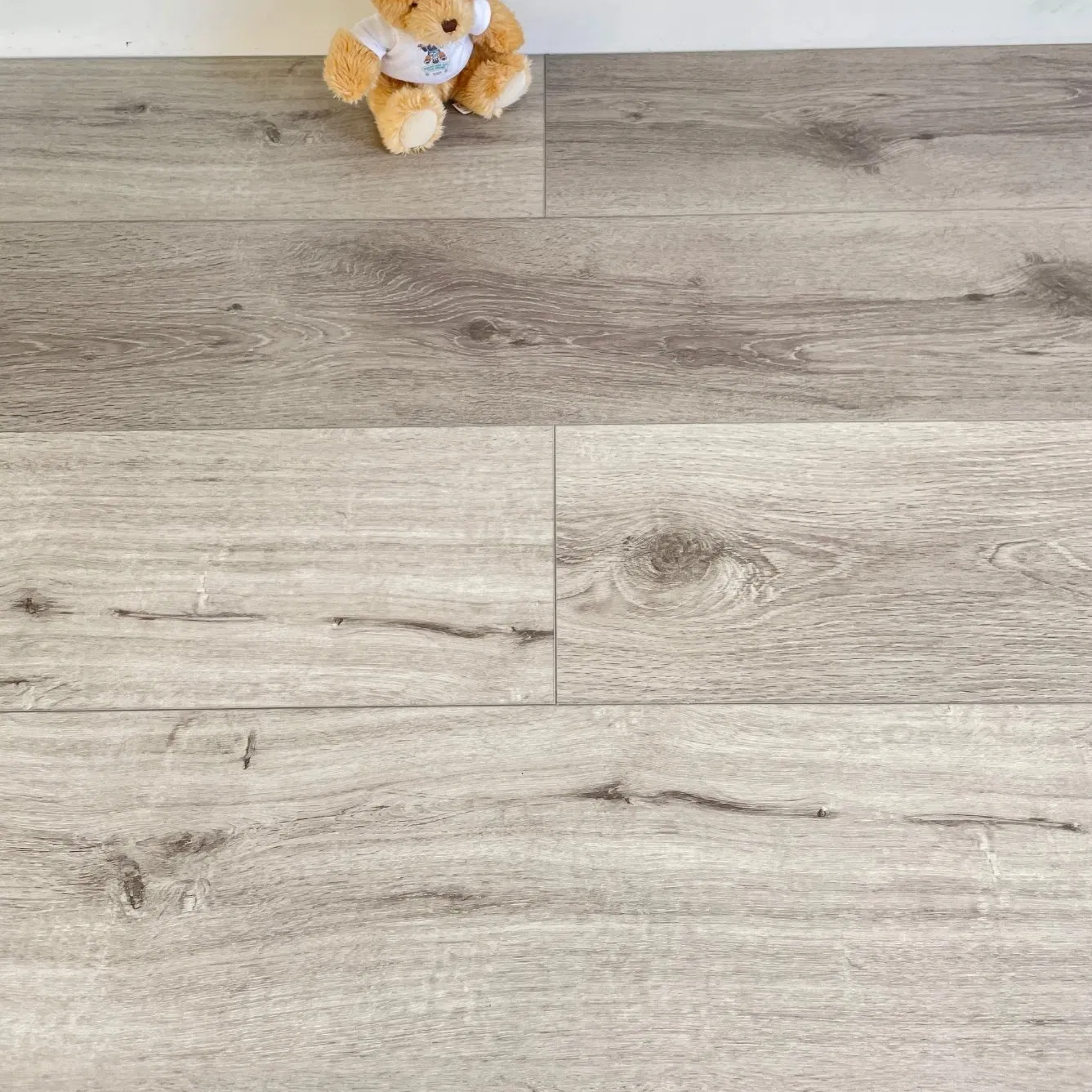 High-Quality Spc Hybrid Click System Light Grey Oak Wood Effect Waterproof Luxury PVC Vinyl Rigid Flooring Planks