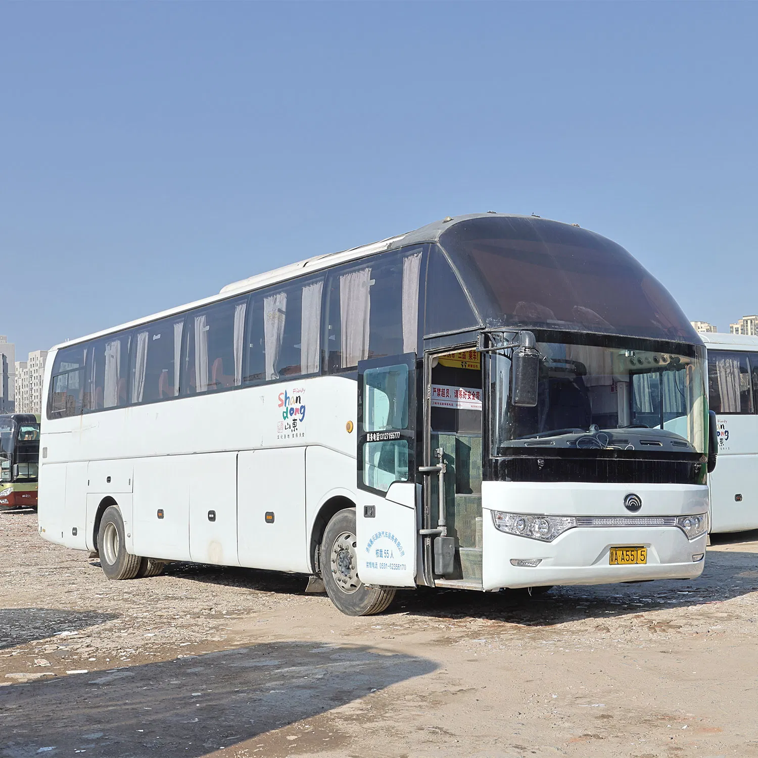 China Sale High-Roof Yutong 6127h 50 Seater 60 Seater Occasions Diesel Fuel Type Used Coach Bus Ideal for Comfortable Intercity and Cross-Country Travel