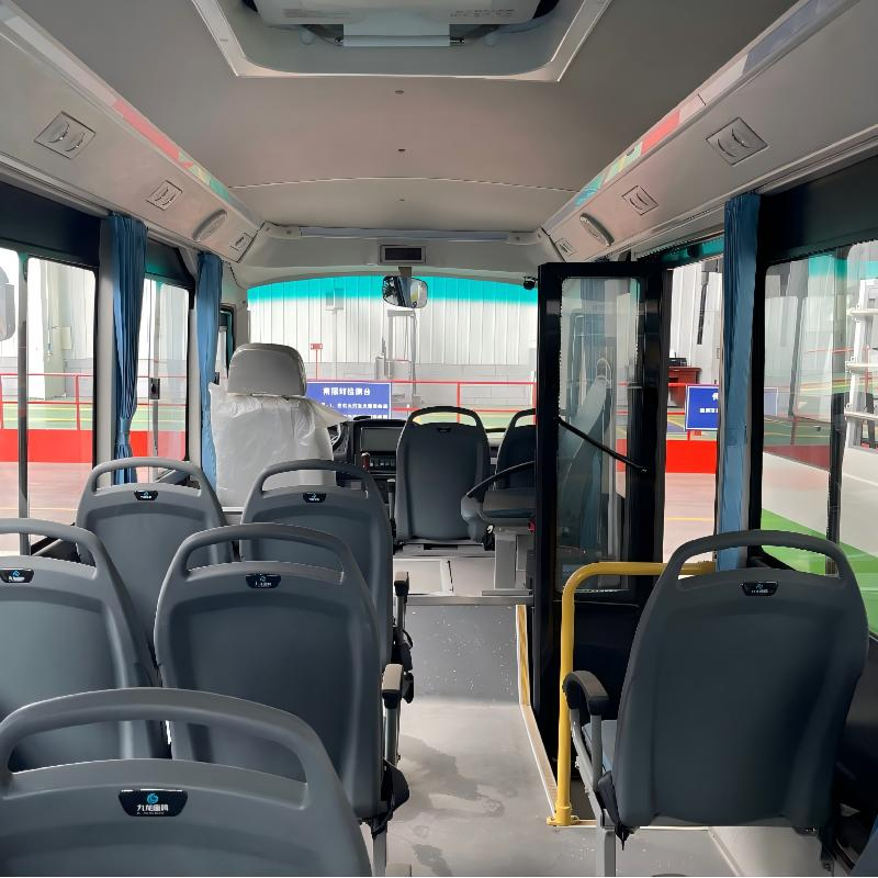 2025 New Electric Sightseeing Bus 19 Seats Pmsm 60kw Powerful System Mini Electric Passenger Tour Bus