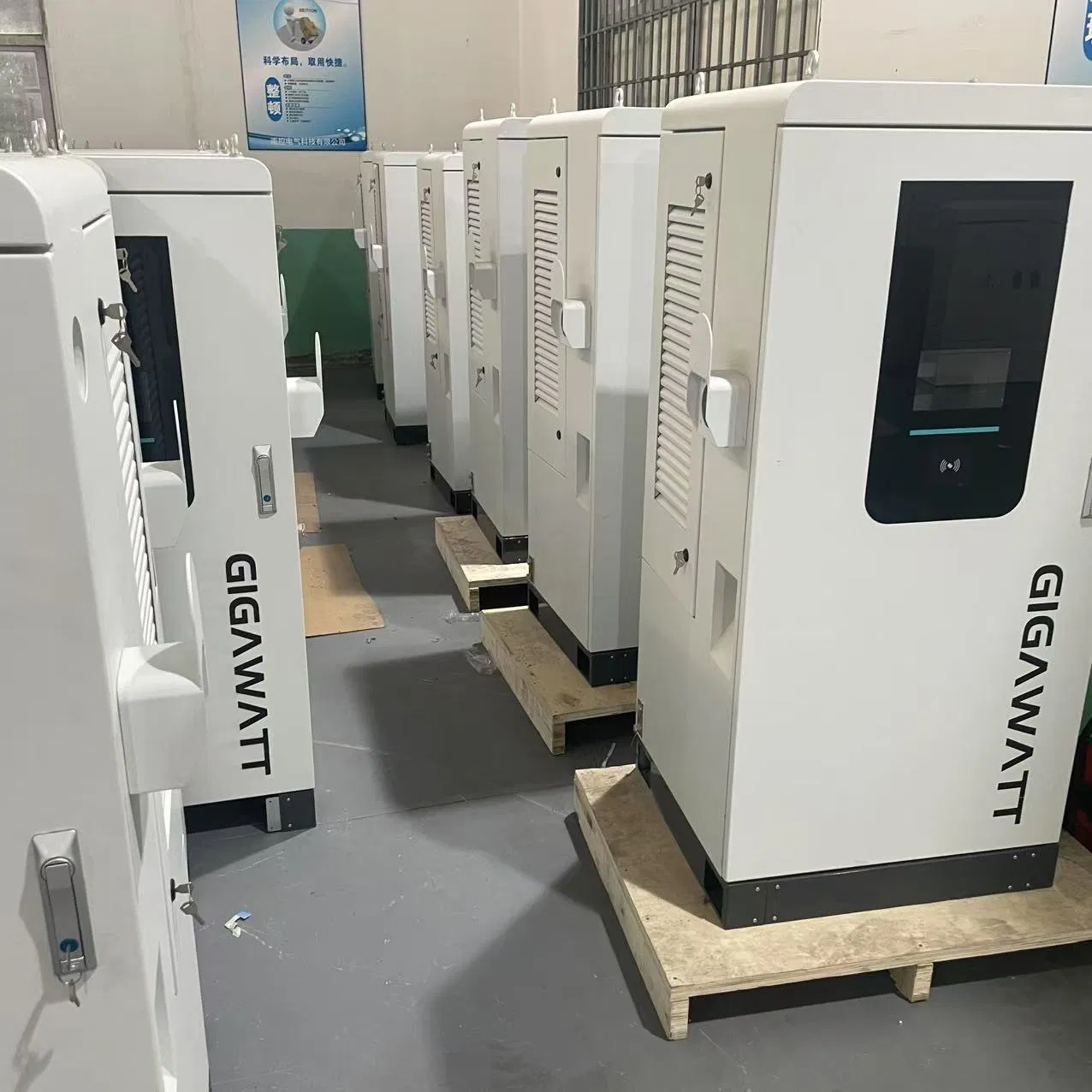 180kw Ultra-Fast Portable DC Charger for Electric Vehicles