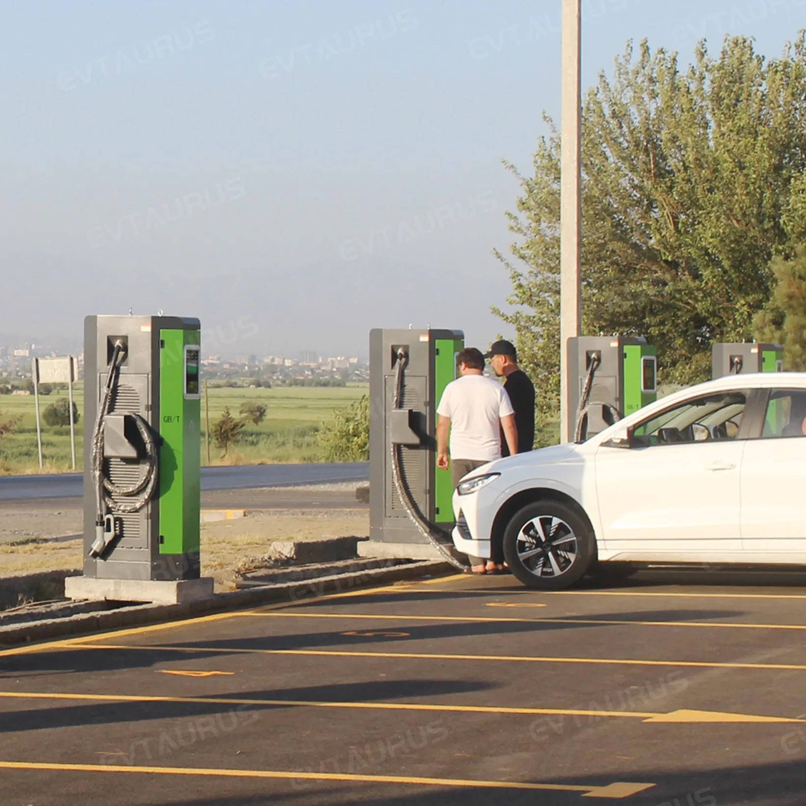 Public DC 120kw 160kw 180kw CCS2 Gbt Nacs IP54 New Energy DC Commercial EV Car Electric Charging Charger Station with Public Parking Lots