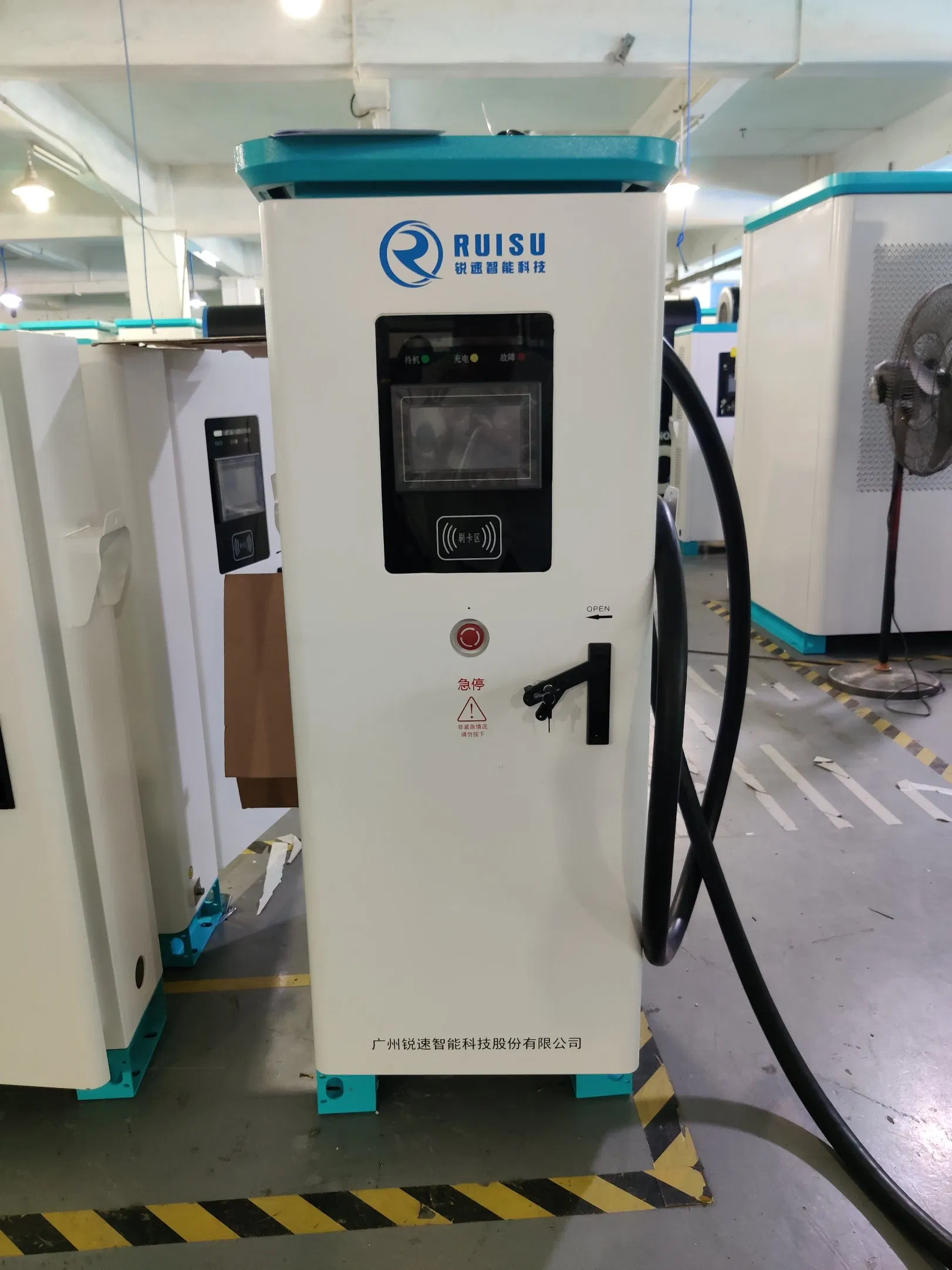 Advanced Integrated Liquid Cooling System for Electric Vehicles