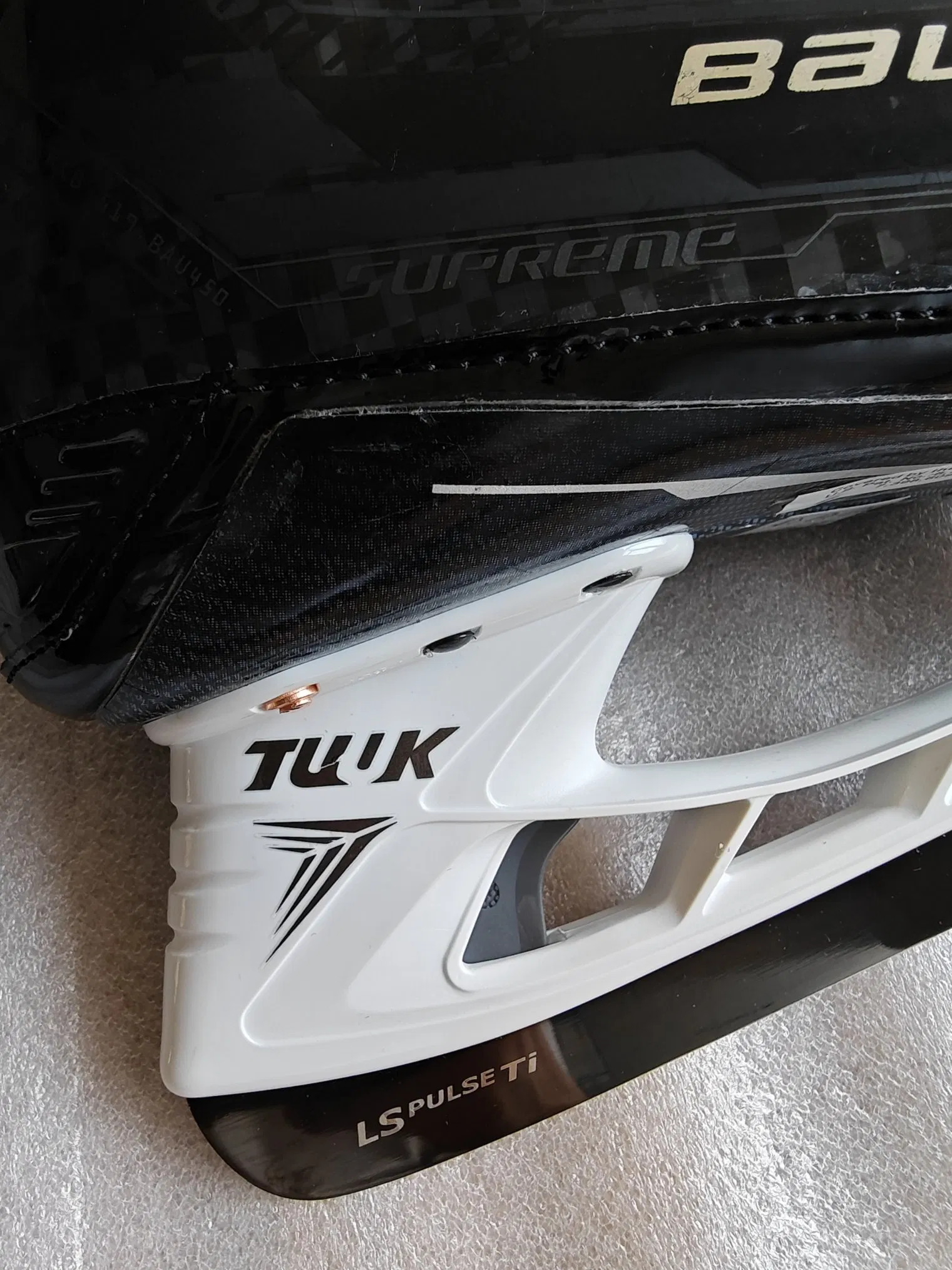 Strong Protective Ultralight Breathable Durable Professional Ice Hockey Skates