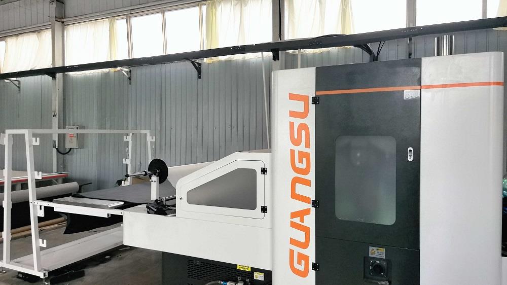 Precision cutting machine for leather and synthetic shoe materials at Lento