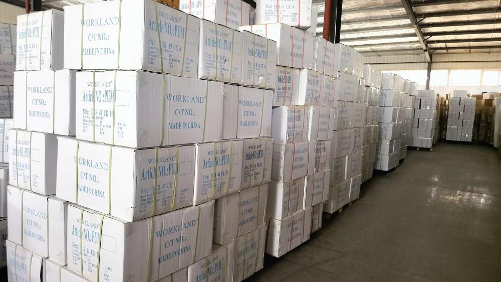 Finished safety shoes packing and export preparation at Lento factory