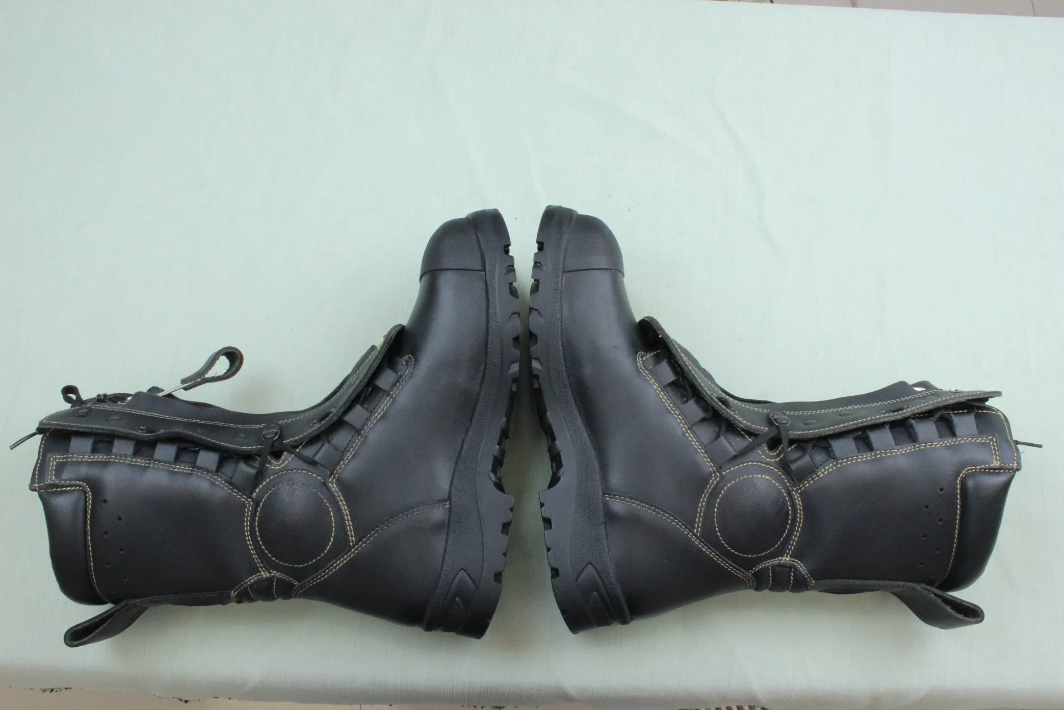 Advanced Fire Resistant Boots with Metatarsal Guard for Firefighters