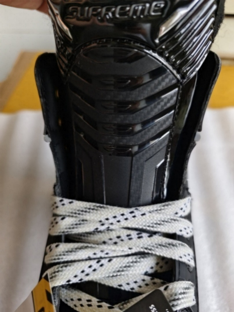 Professional Tournament Carbon Fiber Ice Hockey Skate with Maximum Power