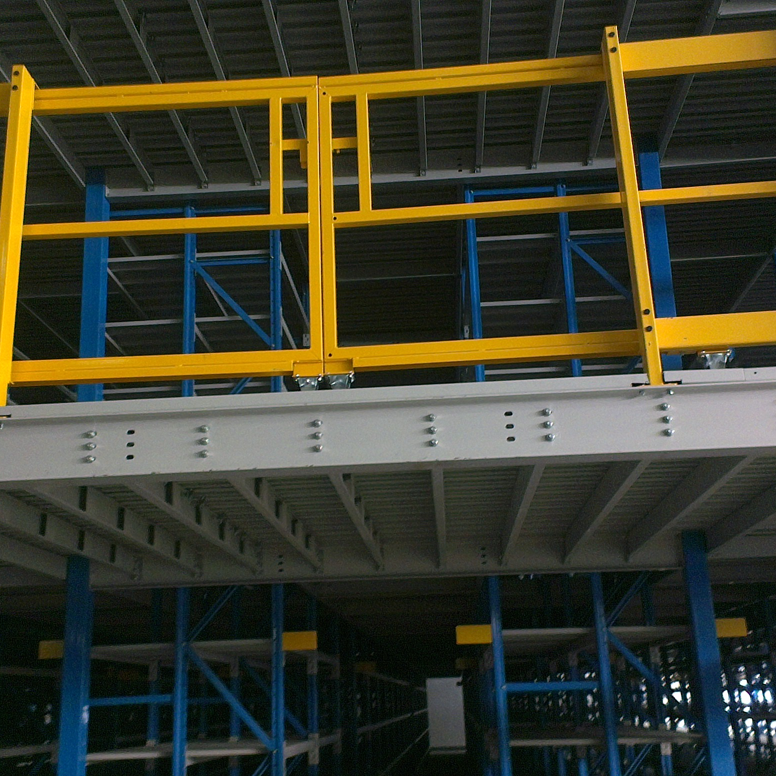 Integrated Warehouse Storage Racking System Steel Mezzanine Floor with Steel Stair