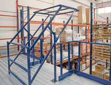 Up and over pallet gate