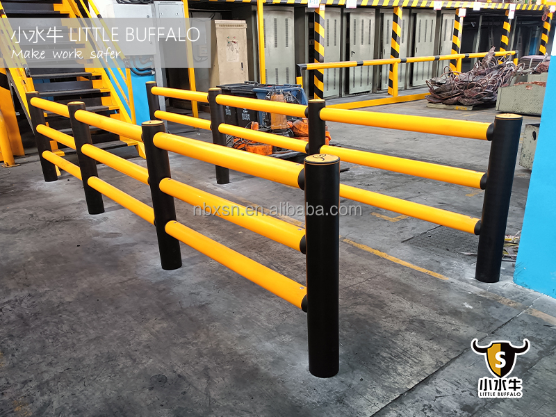 Traffic safety guardrail