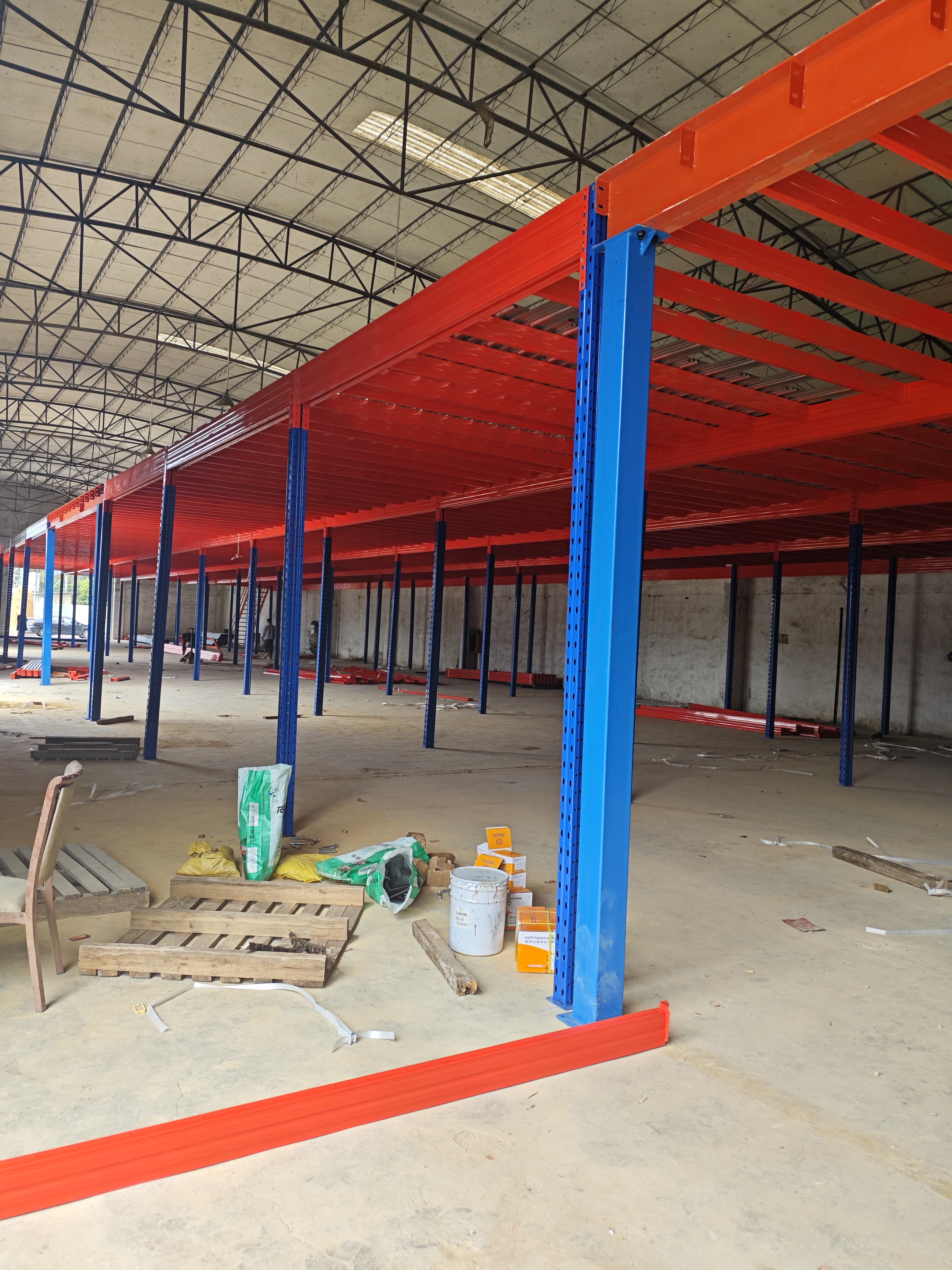 Custom Heavy Duty Industrial Storage Platform Mezzanine Floor System Ladder Steel Corrosion Protection Racks Powder Coated