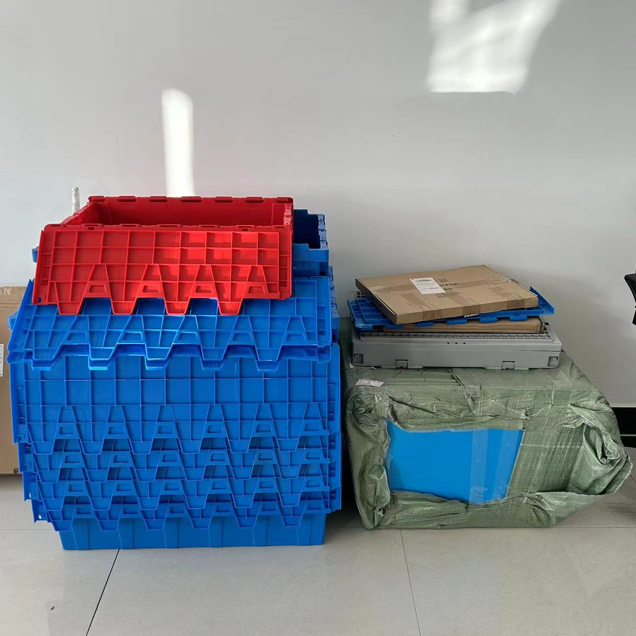Heavy Duty HDPE Plastic Storage Container Tote Box Crates with Hinged Lids