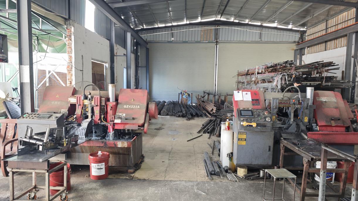 Fully automatic CNC sawing machine for precision logistics equipment manufacturing