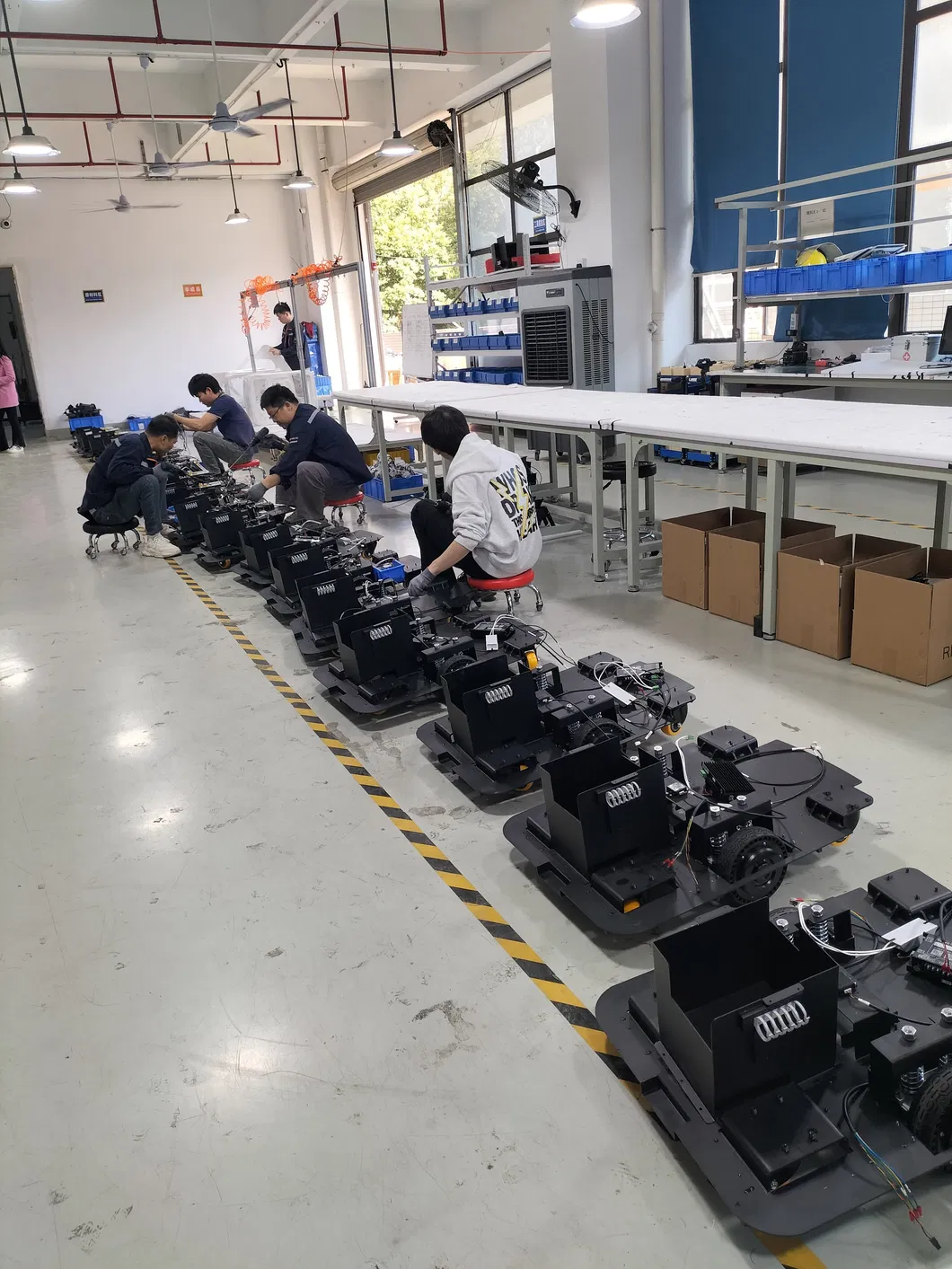 300kg Laser Slam Mobile Robot Base Auto Navigation Accurate Localization Obstacle Avoidance Complete Charging Station Open Sdk APP Source Factory