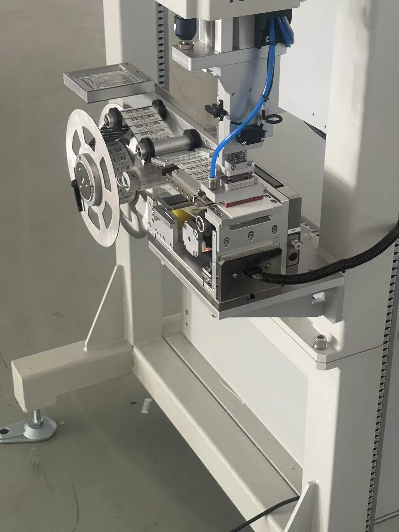 Customized Heavy Duty Inline Tire Labeling System for Industrial Rubber Product Sifting