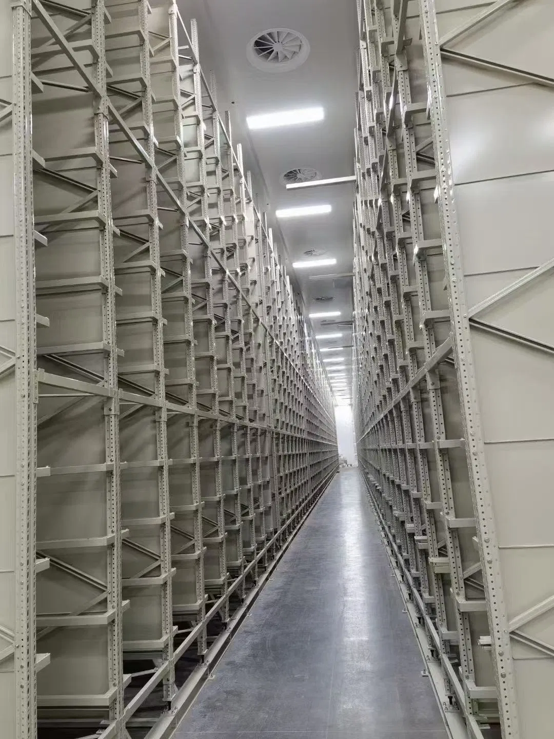Stacker Crane and Conveyor Line Integrated Into Pallet Racking System