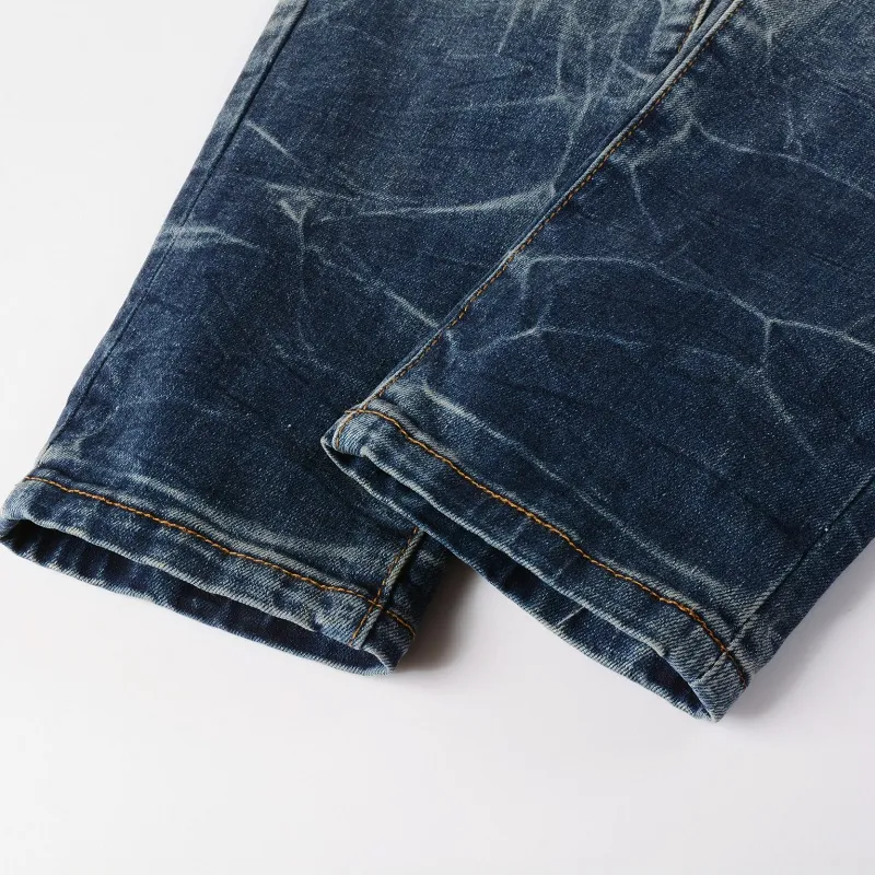 Calças Jeans Slim com Design Novo para Homens, Personalizadas com Logo da Fábrica, Jeans de Denim com Bordado e Efeito Desgastado