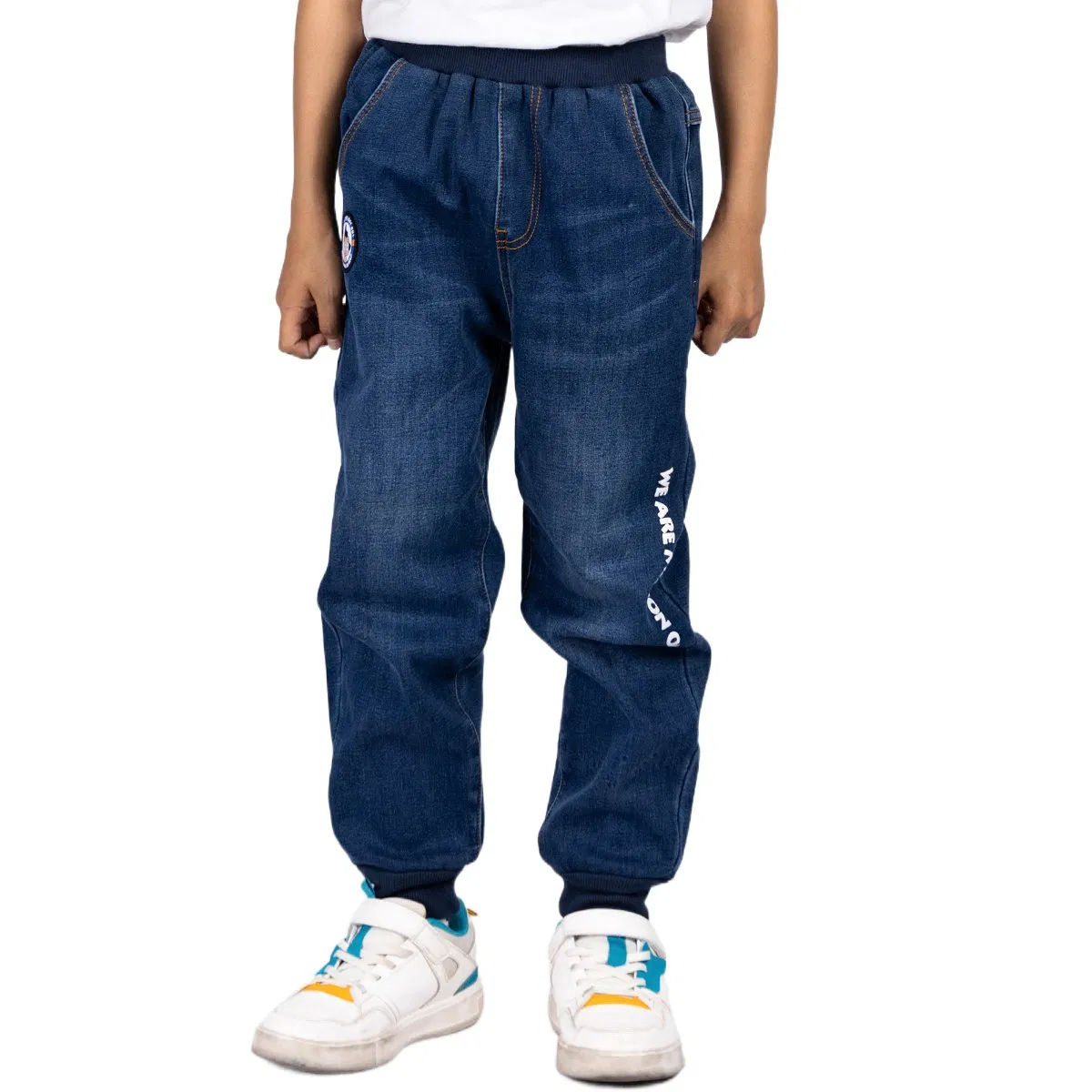 Jeans de denim azul casuais para crianças, ajuste regular, moda personalizada