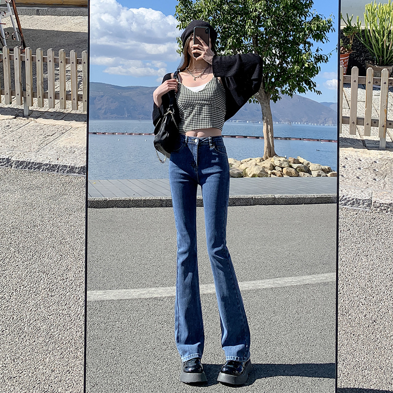 Calças Jeans Micro Flare para Mulheres; S Ajuste Slim, Pernas Longas e Aparência Afinada