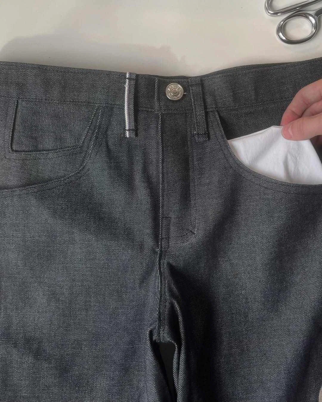 Calças jeans baggy masculinas vintage indigo azul escuro com pernas largas e costura contrastante reta, padrão sólido para o outono