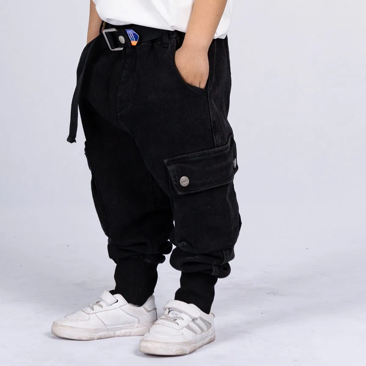 Calças esportivas personalizadas para crianças, cinto, calças pretas, jeans com múltiplos bolsos