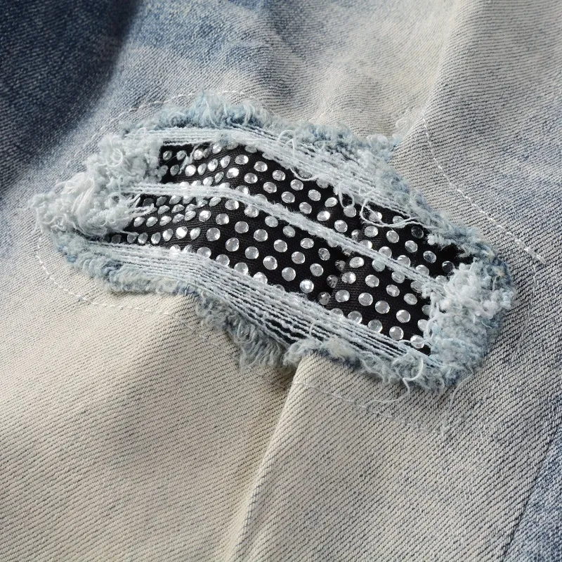 Calças Jeans Slim com Design Novo para Homens, Personalizadas com Logo da Fábrica, Jeans de Denim com Bordado e Efeito Desgastado