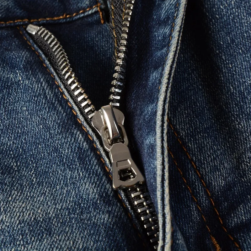 Calças Jeans Slim com Design Novo para Homens, Personalizadas com Logo da Fábrica, Jeans de Denim com Bordado e Efeito Desgastado