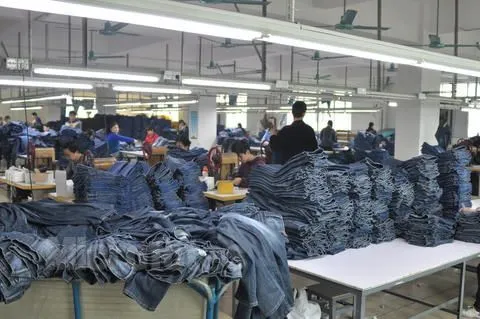 Calças casuais largas retas com bolsos grandes, macacão de denim para homens