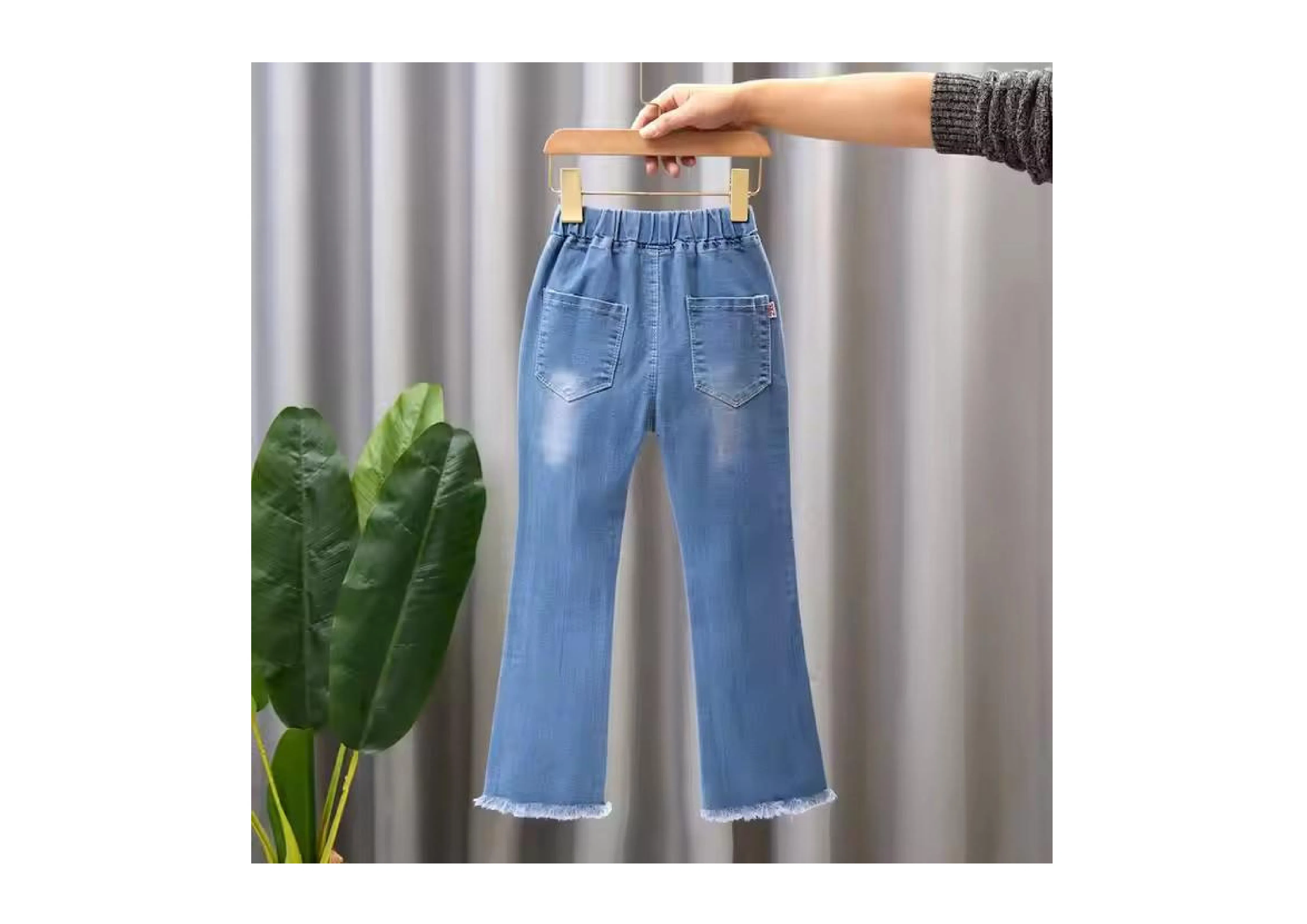 Novos Jeans Infantis Esticáveis - Jeans Flare Azuis com Laço Bonito e Casual, Adequados para Meninas Adolescentes com Idade 3-12. Decoração em Bordado, Corte Solto