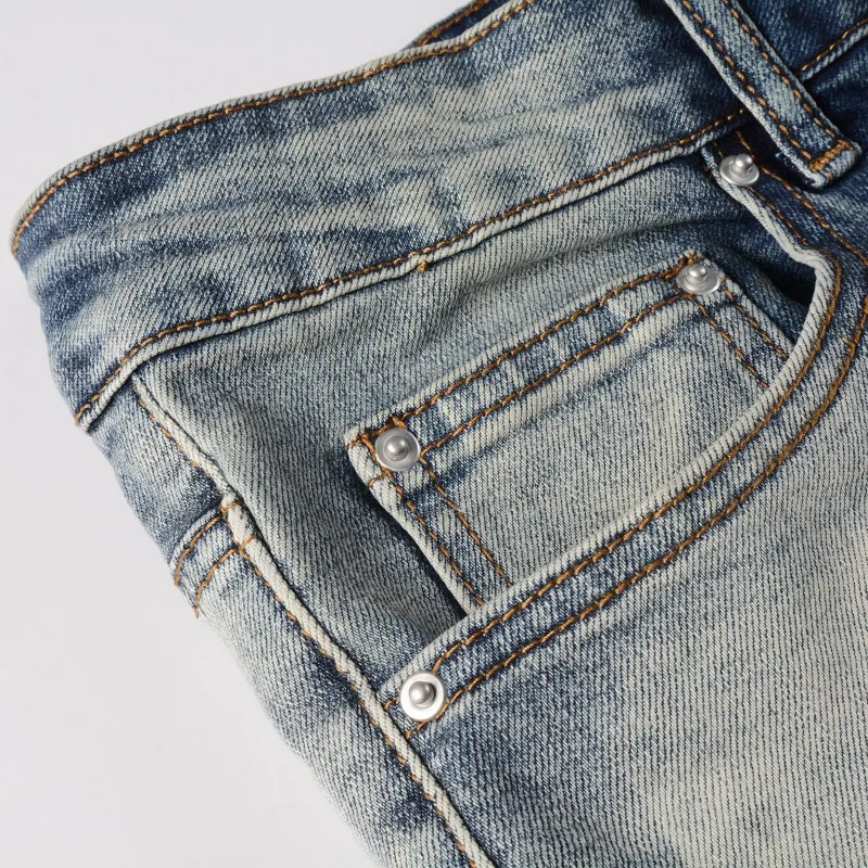 Calças Jeans Slim com Design Novo para Homens, Personalizadas com Logo da Fábrica, Jeans de Denim com Bordado e Efeito Desgastado